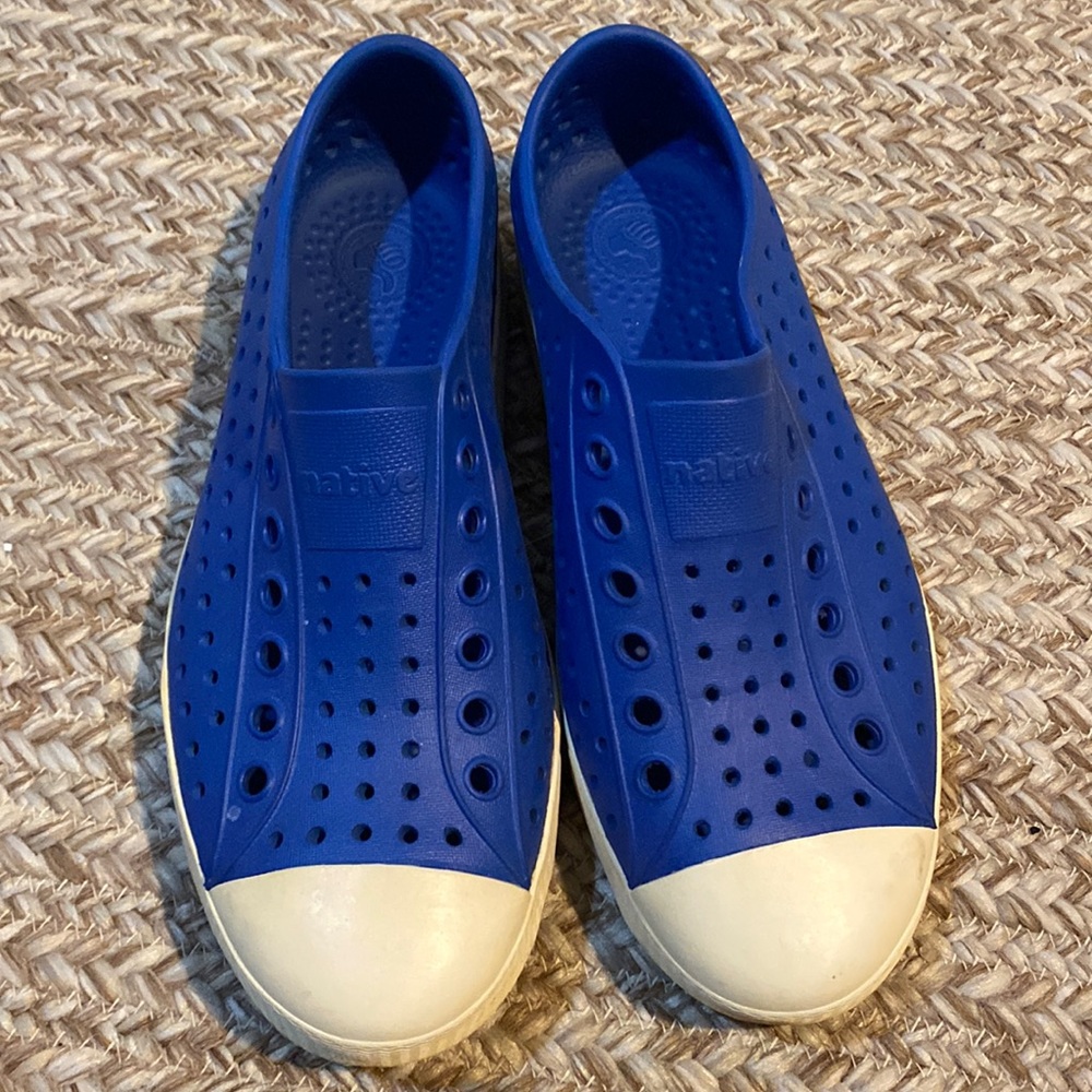 - Native shoes women’s size 7